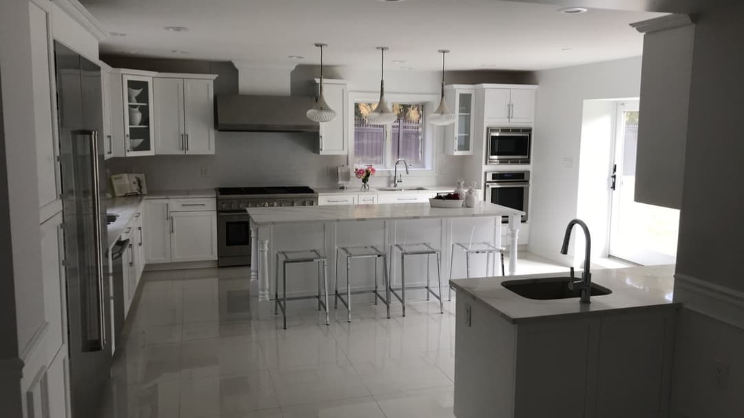 white kitchen backsplash