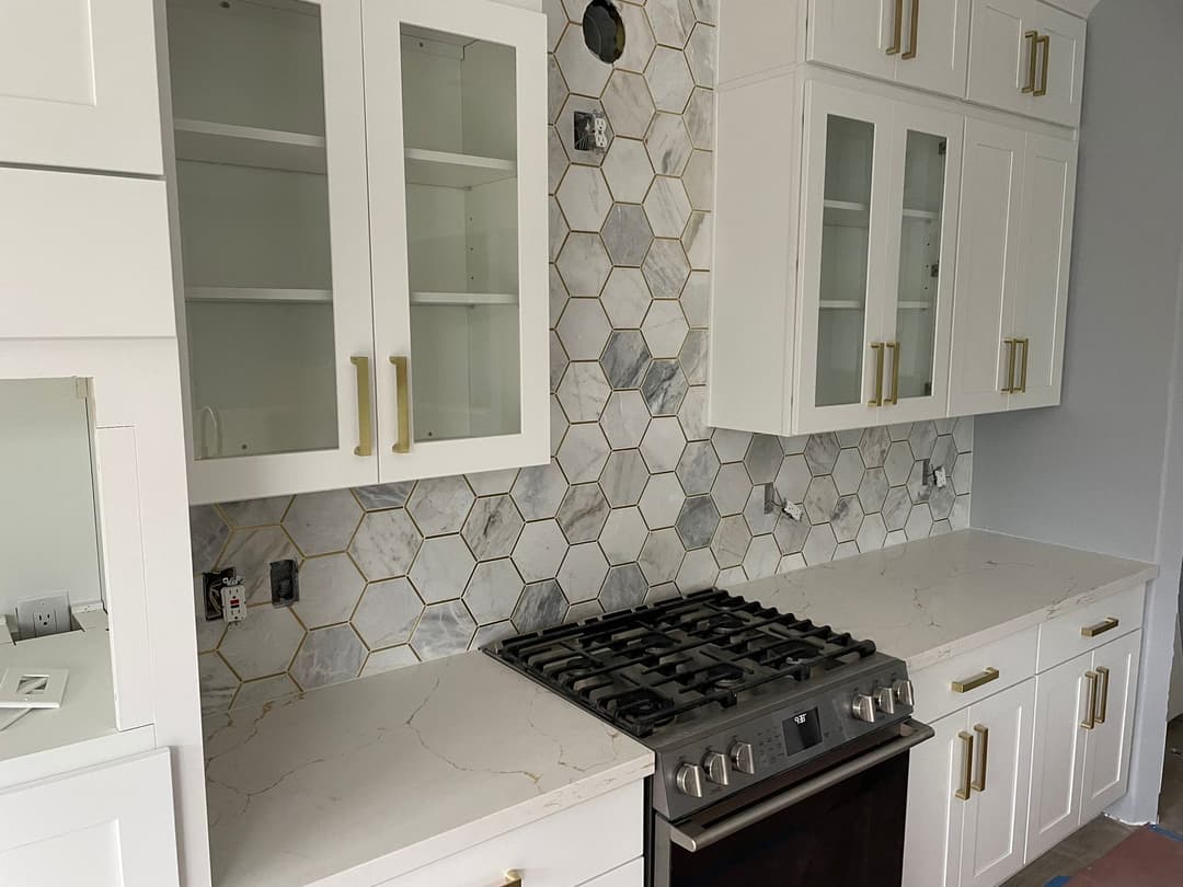 white kitchen backsplash